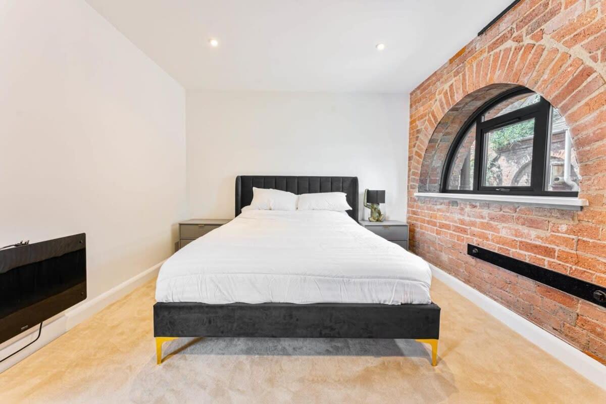 Stunning 1 Bed Apartment In Burton-On-Trent Exterior photo