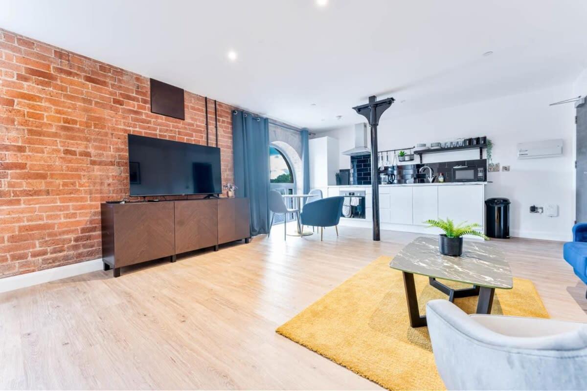 Stunning 1 Bed Apartment In Burton-On-Trent Exterior photo